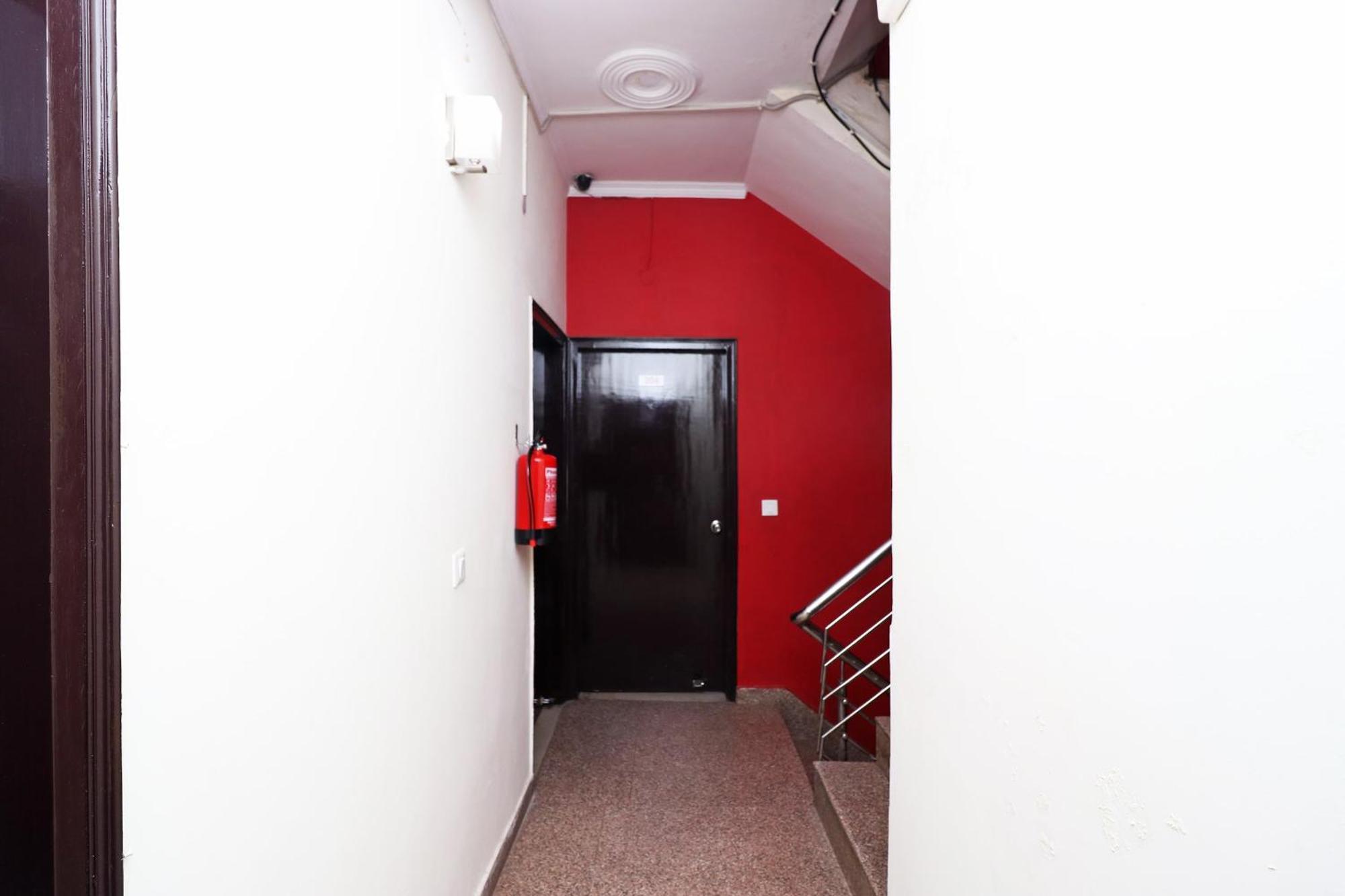 Hotel O Grand Casa Гургаон Экстерьер фото
