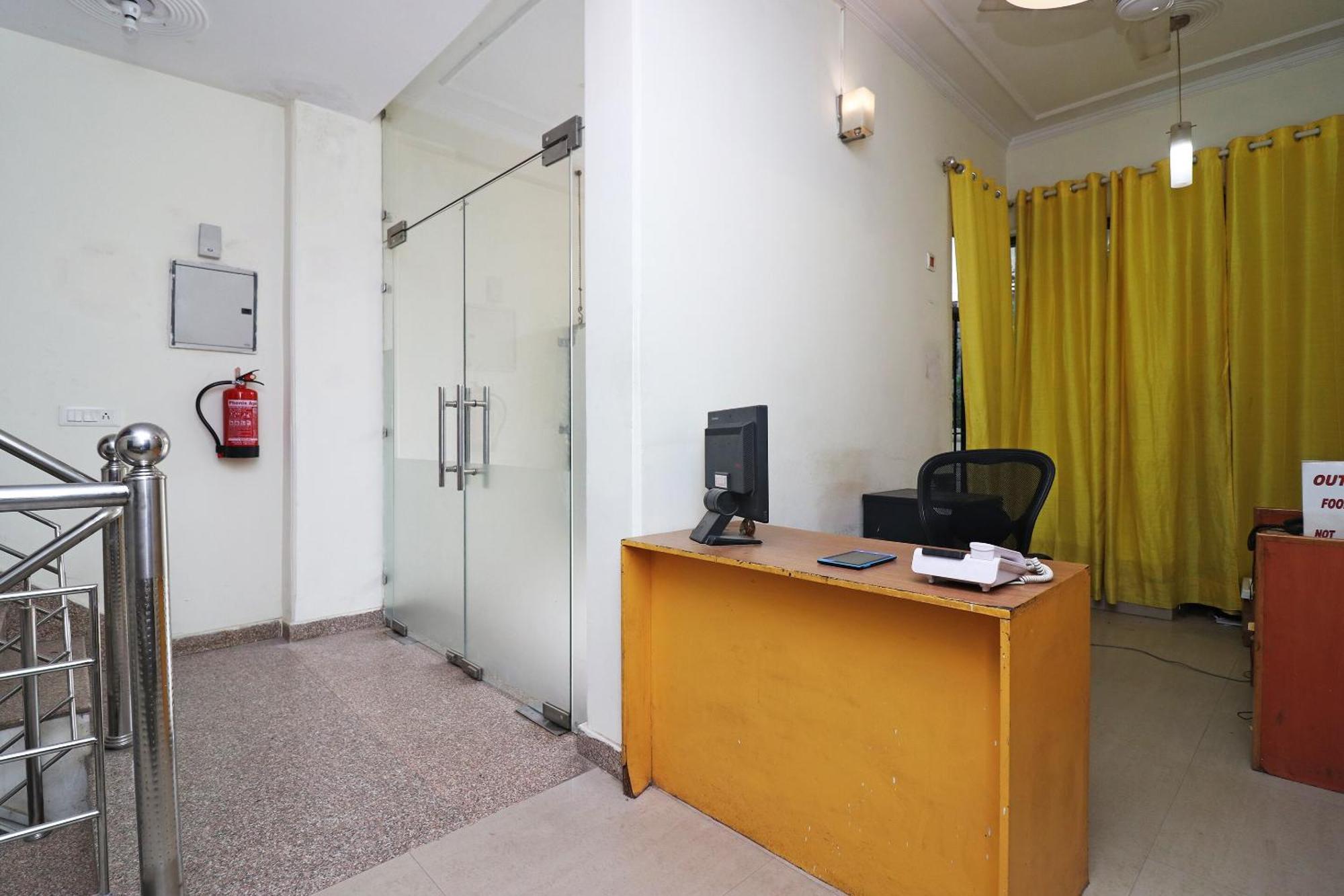Hotel O Grand Casa Гургаон Экстерьер фото