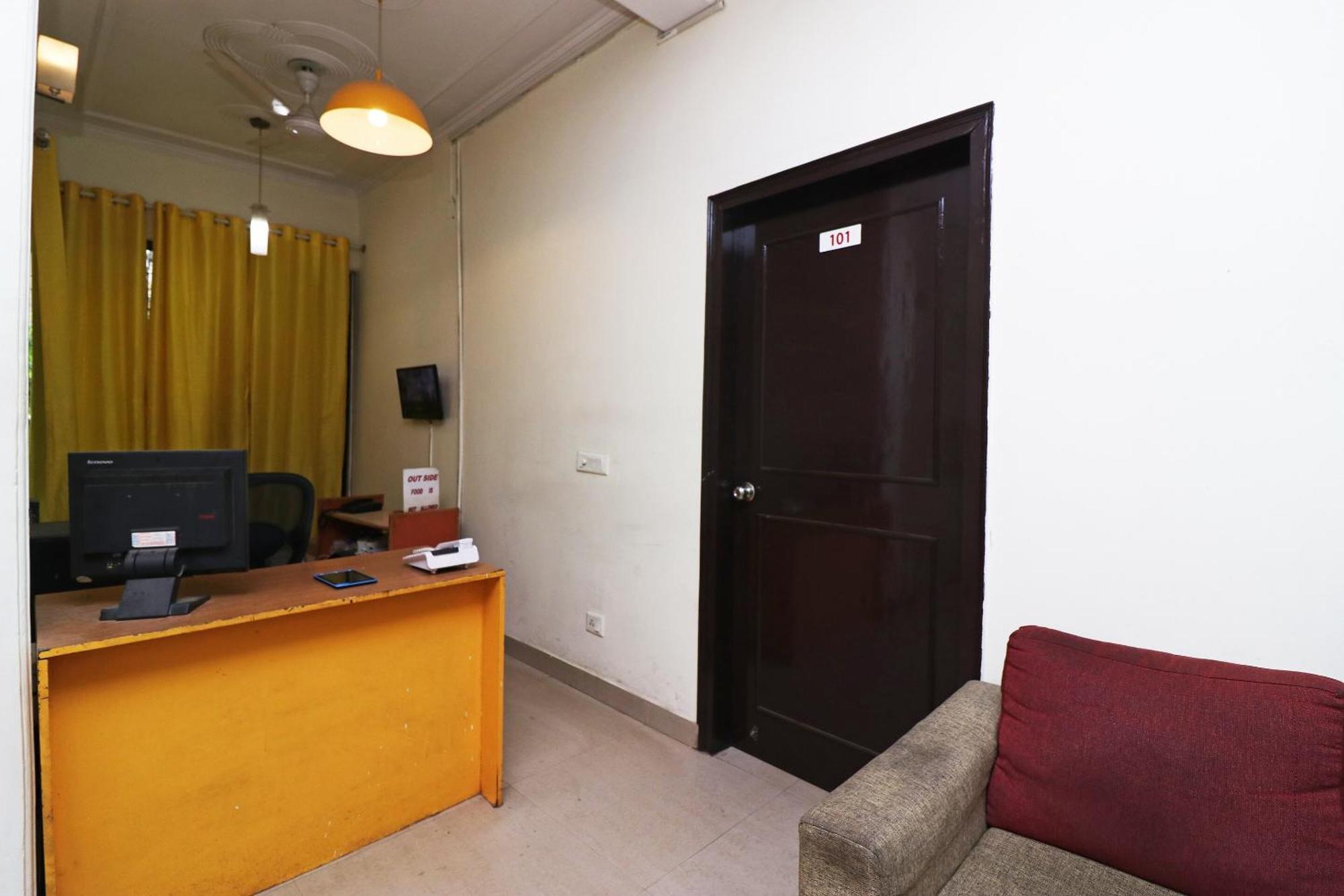 Hotel O Grand Casa Гургаон Экстерьер фото